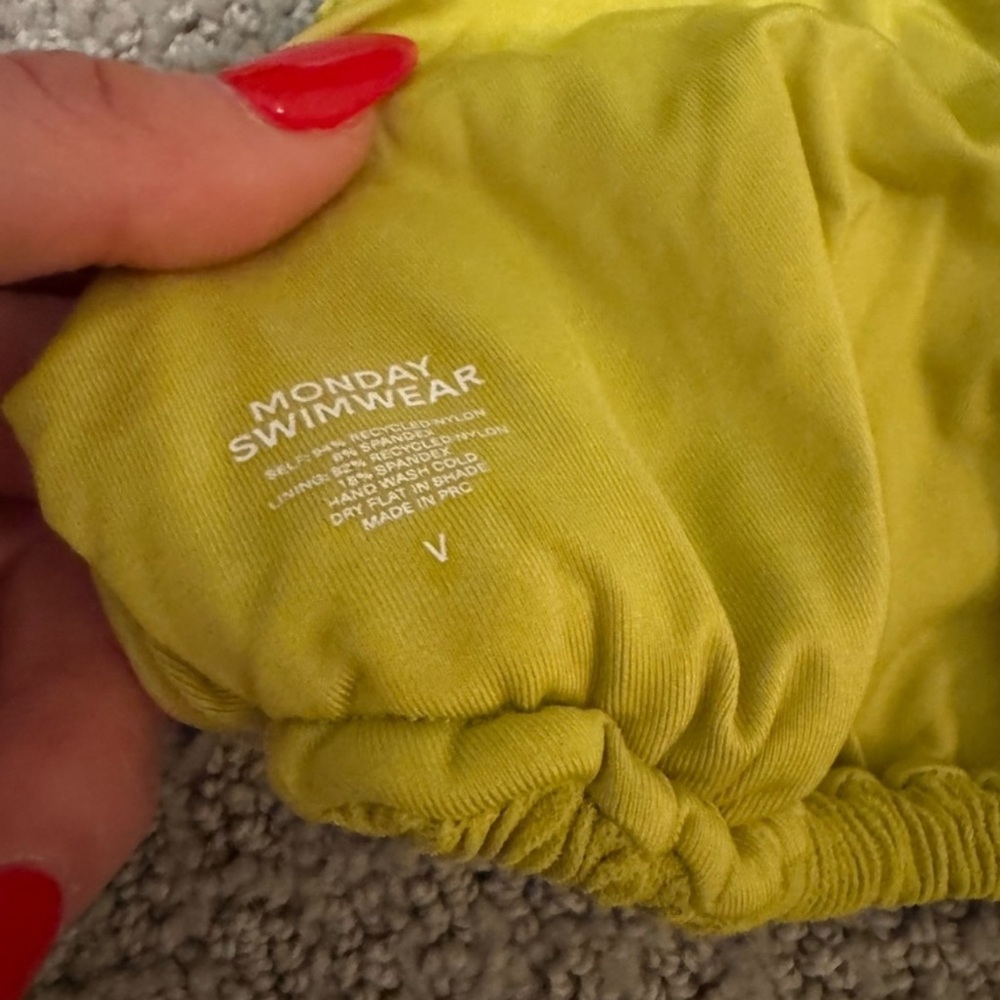 Monday Swimwear ~ Palma Top - Lemongrass Crinkle (XL) - Picture 4 of 5